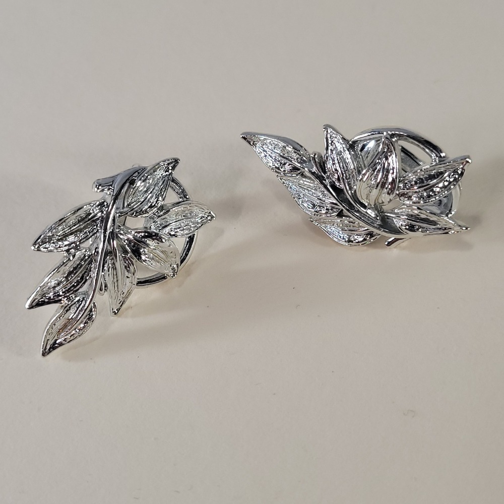 Coro Clip On Earrings Silver Tone Leaf Botanical Textured Vintage Clip Ons